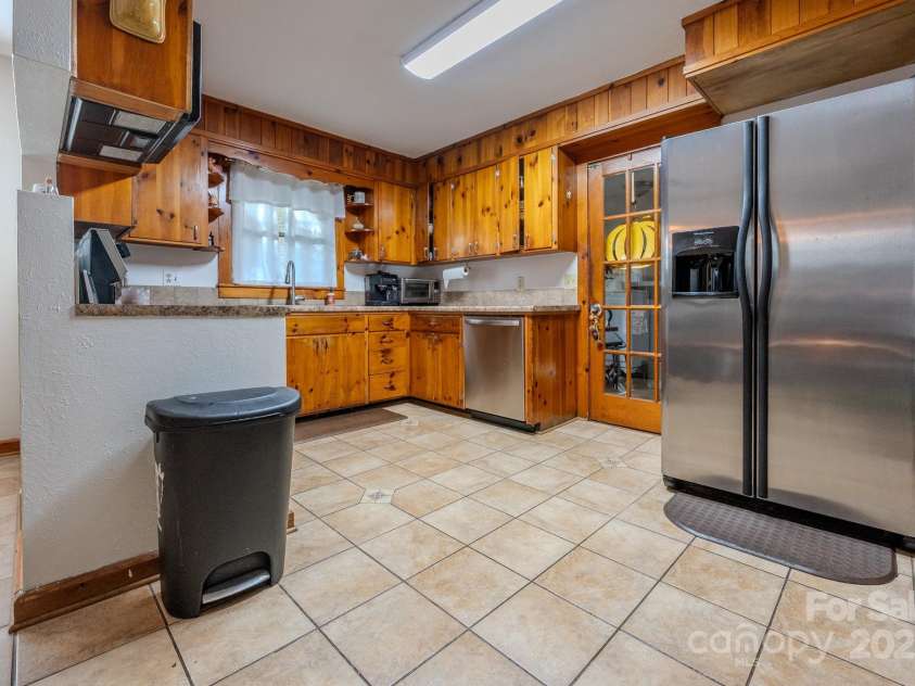 127 Reid Queen Drive, Little Switzerland, NC 28749.  MLS# CAR4326827, YatesRealty ID 2333. 