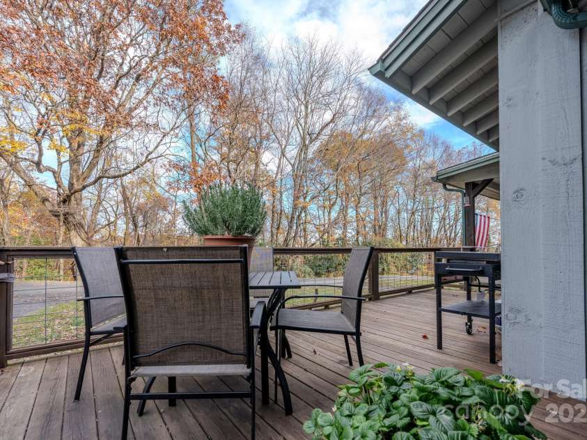 127 Reid Queen Drive, Little Switzerland, NC 28749.  MLS# CAR4326827, YatesRealty ID 2333. 