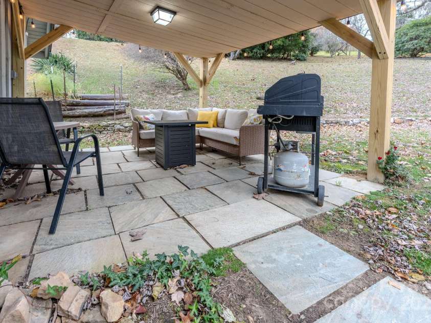 127 Reid Queen Drive, Little Switzerland, NC 28749.  MLS# CAR4326827, YatesRealty ID 2333. 