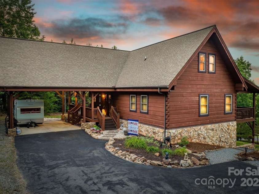16 Saratoga Drive, Nebo, NC 28761.  MLS# CAR4273309, YatesRealty ID 23330. 