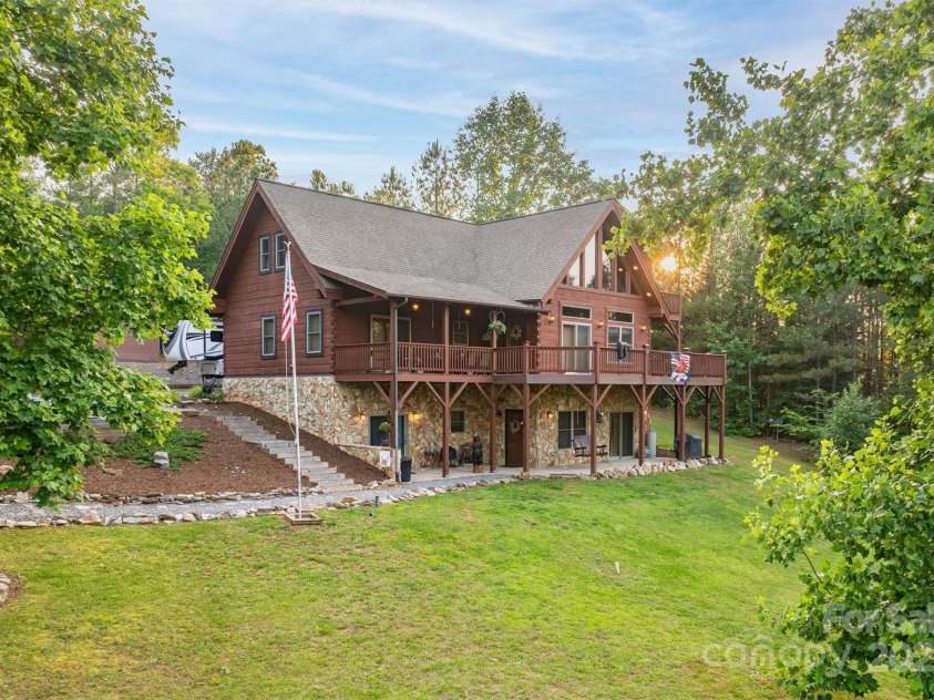 16 Saratoga Drive, Nebo, NC 28761.  MLS# CAR4273309, YatesRealty ID 23330. 