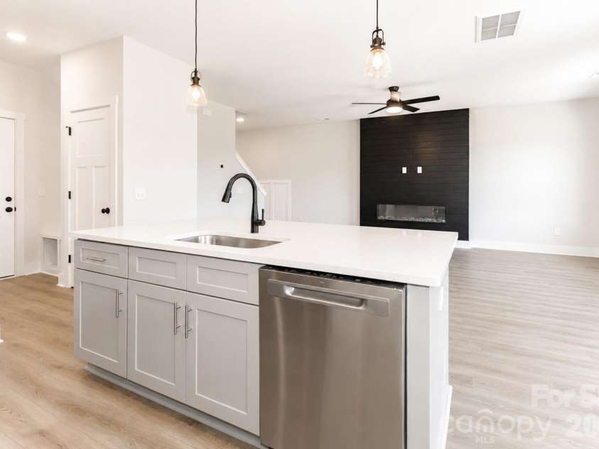 3139 Old Mountain Road, Stony Point, NC 28678.  MLS# CAR4372250, YatesRealty ID 23334. Kitchen