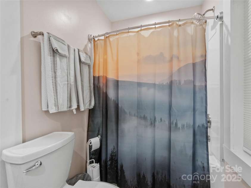 47 Old Chimney Drive, Burnsville, NC 28714.  MLS# CAR4269340, YatesRealty ID 23334. 2nd bedroom shower