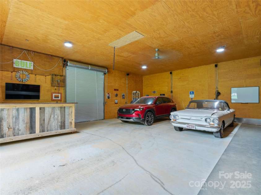 47 Old Chimney Drive, Burnsville, NC 28714.  MLS# CAR4269340, YatesRealty ID 23334. Vehicles do not convey