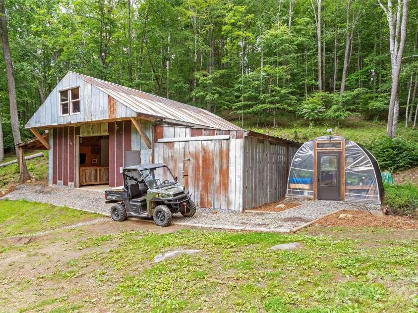 47 Old Chimney Drive, Burnsville, NC 28714.  MLS# CAR4269340, YatesRealty ID 23334. Workshop vehicles do not convey