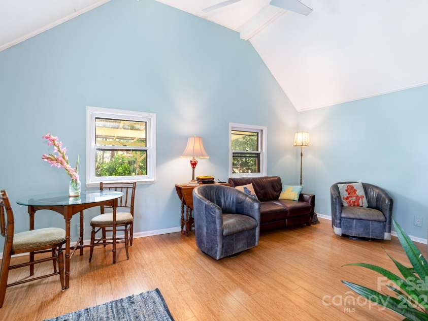 4124 Oakwood Road, Charlotte, NC 28269.  MLS# CAR4276165, YatesRealty ID 23335. 