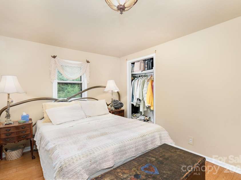 4124 Oakwood Road, Charlotte, NC 28269.  MLS# CAR4276165, YatesRealty ID 23335. 
