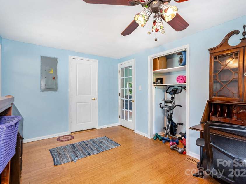 4124 Oakwood Road, Charlotte, NC 28269.  MLS# CAR4276165, YatesRealty ID 23335. 