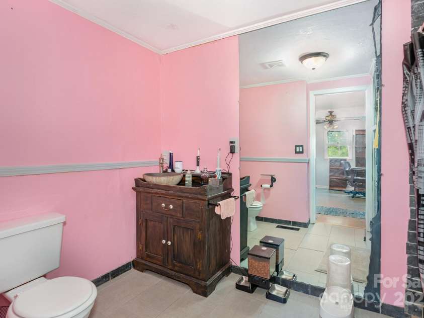 4124 Oakwood Road, Charlotte, NC 28269.  MLS# CAR4276165, YatesRealty ID 23335. Full bath with walk-in shower