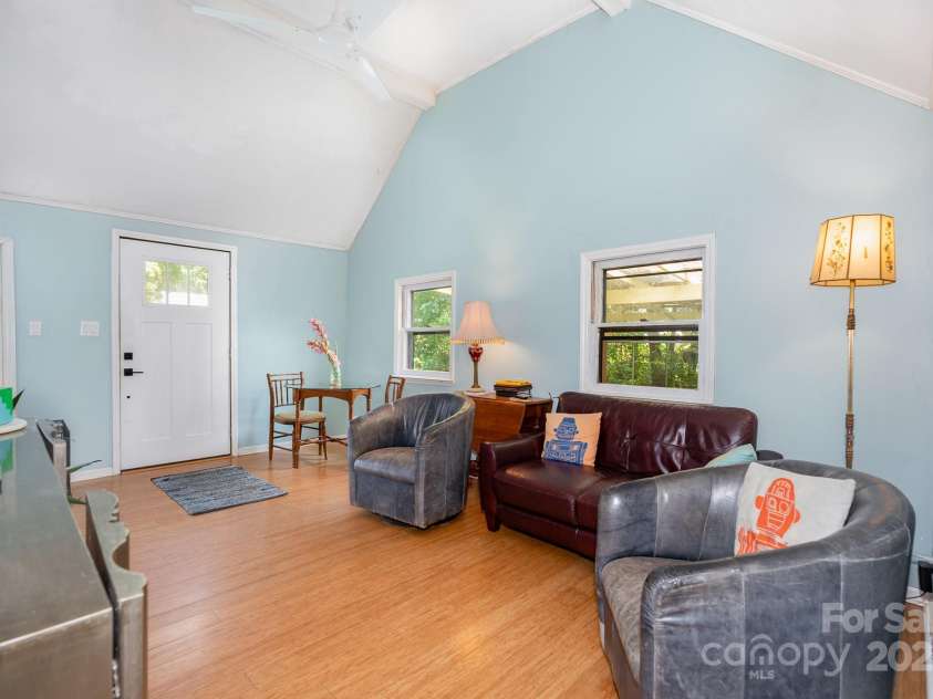 4124 Oakwood Road, Charlotte, NC 28269.  MLS# CAR4276165, YatesRealty ID 23335. Vaulted ceiling
