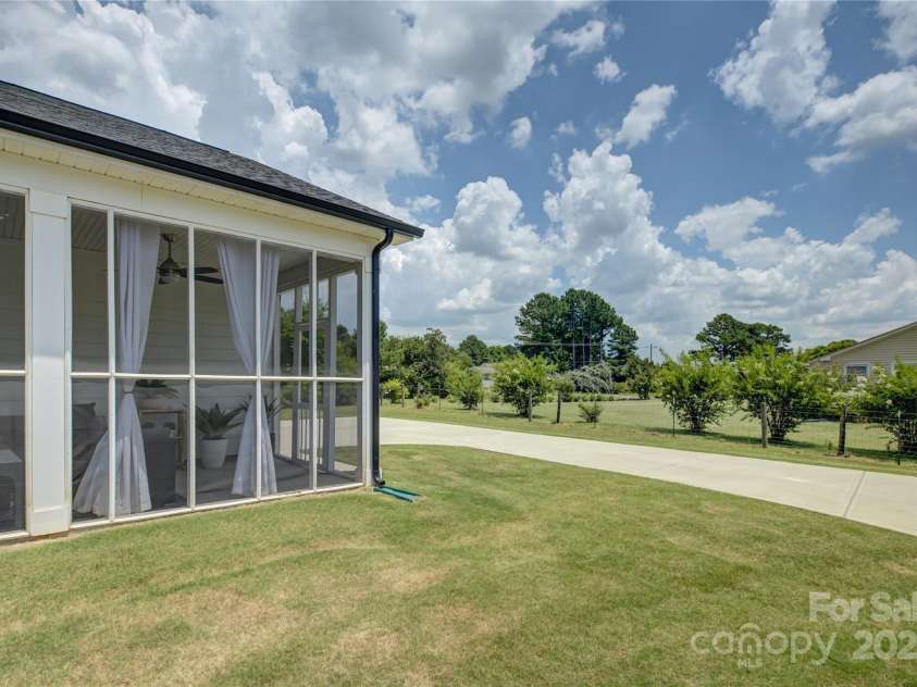 9507 Pointer Road, Huntersville, NC 28078.  MLS# CAR4276054, YatesRealty ID 23336. 