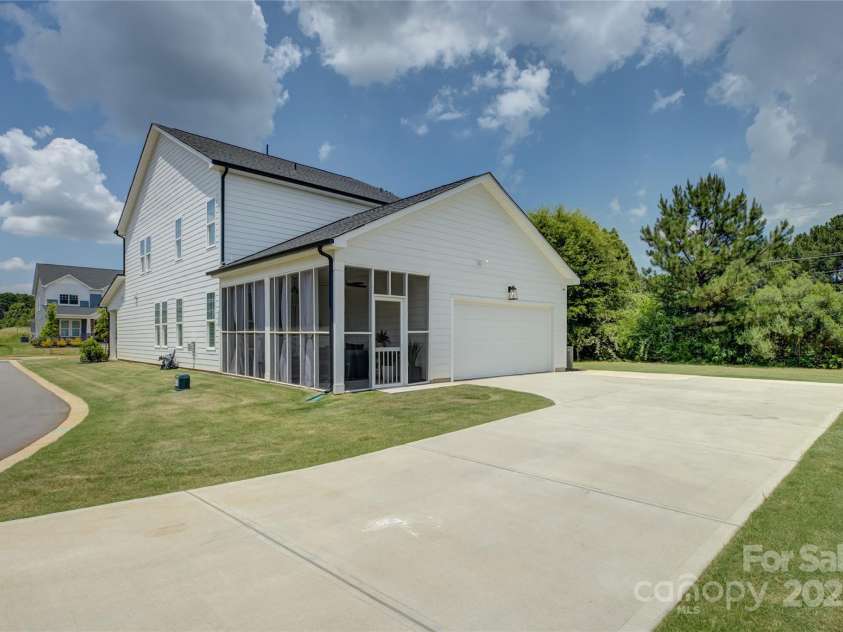 9507 Pointer Road, Huntersville, NC 28078.  MLS# CAR4276054, YatesRealty ID 23336. 