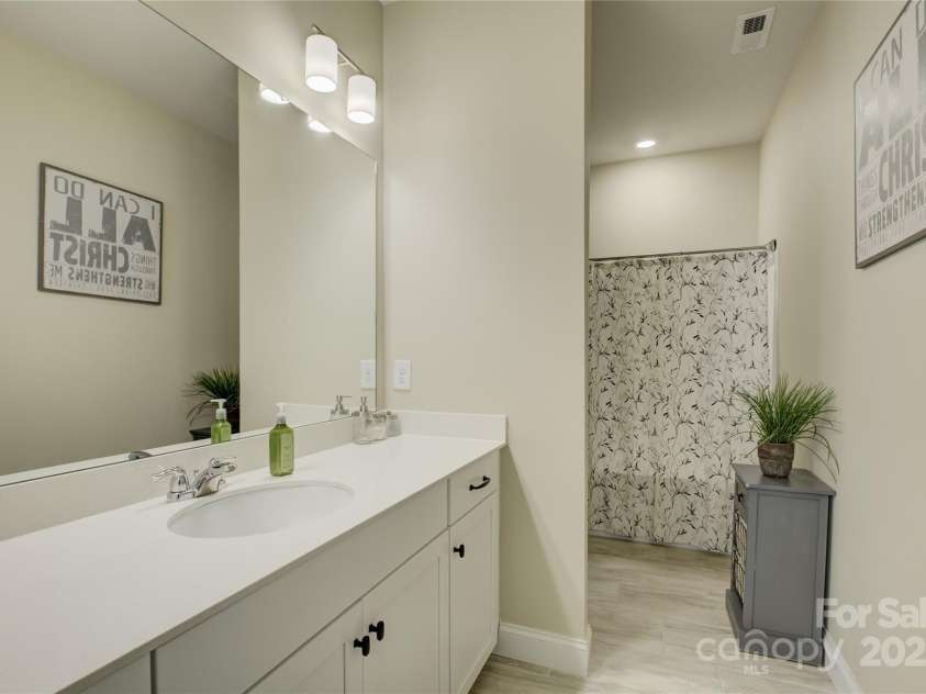 9507 Pointer Road, Huntersville, NC 28078.  MLS# CAR4276054, YatesRealty ID 23336. Upstairs bath