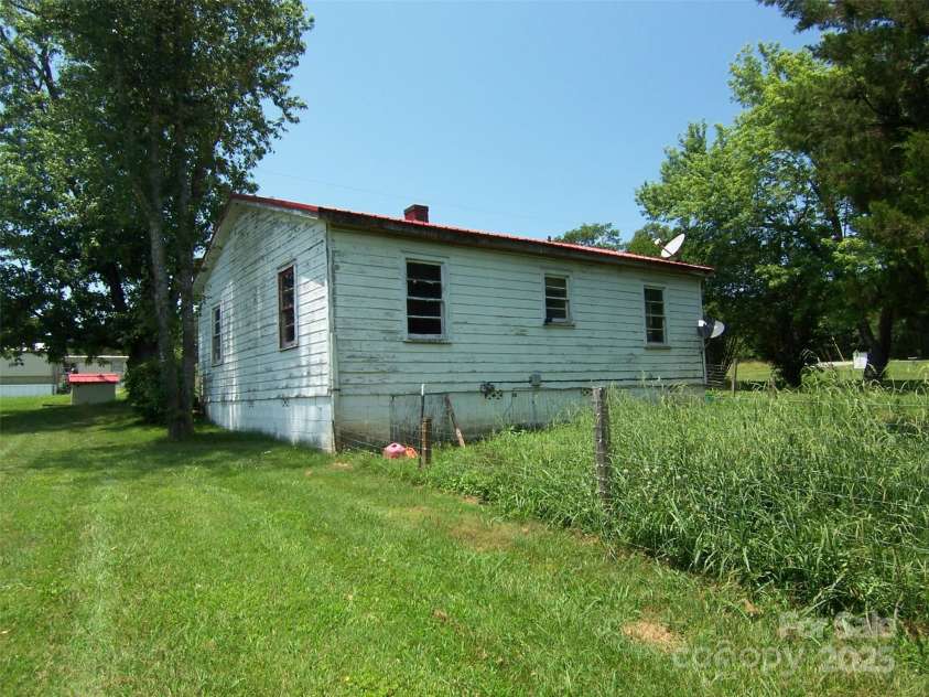 164 Drake Circle, Mooresboro, NC 28114.  MLS# CAR4276587, YatesRealty ID 23338. Back Left
