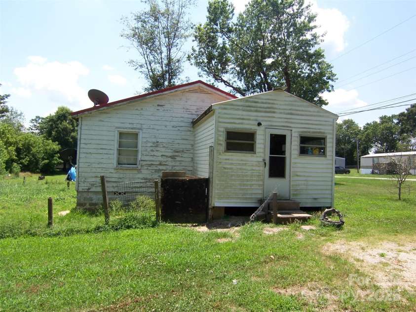 164 Drake Circle, Mooresboro, NC 28114.  MLS# CAR4276587, YatesRealty ID 23338. Left Side