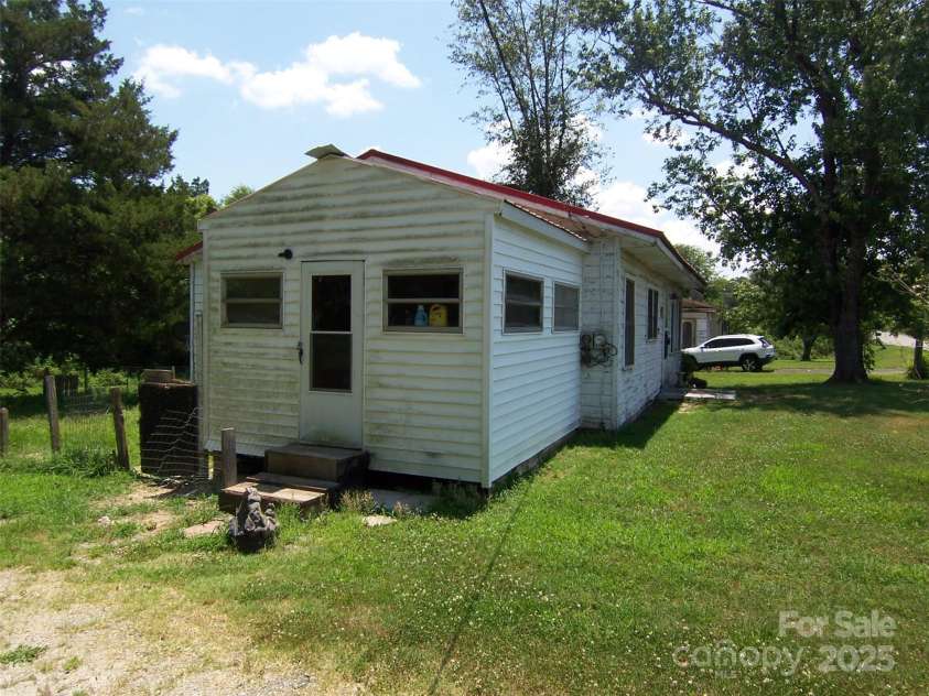 164 Drake Circle, Mooresboro, NC 28114.  MLS# CAR4276587, YatesRealty ID 23338. Left Side