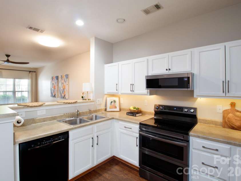 407 Delta Drive, Fort Mill, SC 29715.  MLS# CAR4365600, YatesRealty ID 23339. 