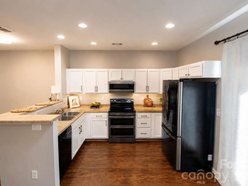407 Delta Drive, Fort Mill, SC 29715.  MLS# CAR4365600, YatesRealty ID 23339. 
