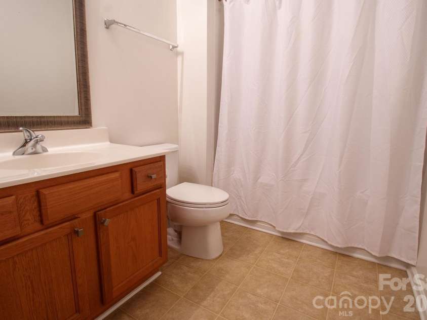 407 Delta Drive, Fort Mill, SC 29715.  MLS# CAR4365600, YatesRealty ID 23339. Secondary Bath