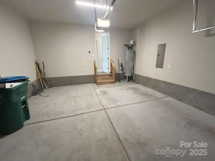 707 Marion Drive, Matthews, NC 28105.  MLS# CAR4276790, YatesRealty ID 23339. 