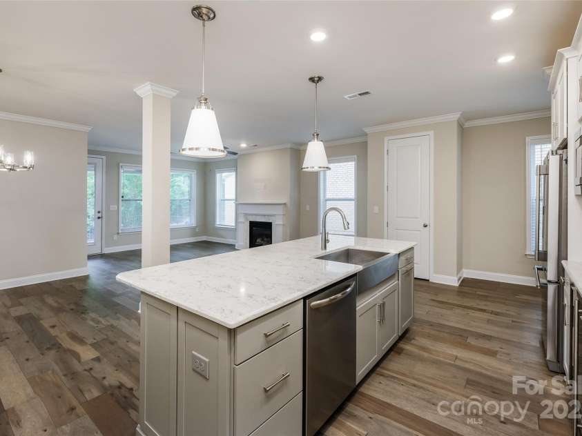 707 Marion Drive, Matthews, NC 28105.  MLS# CAR4276790, YatesRealty ID 23339. 
