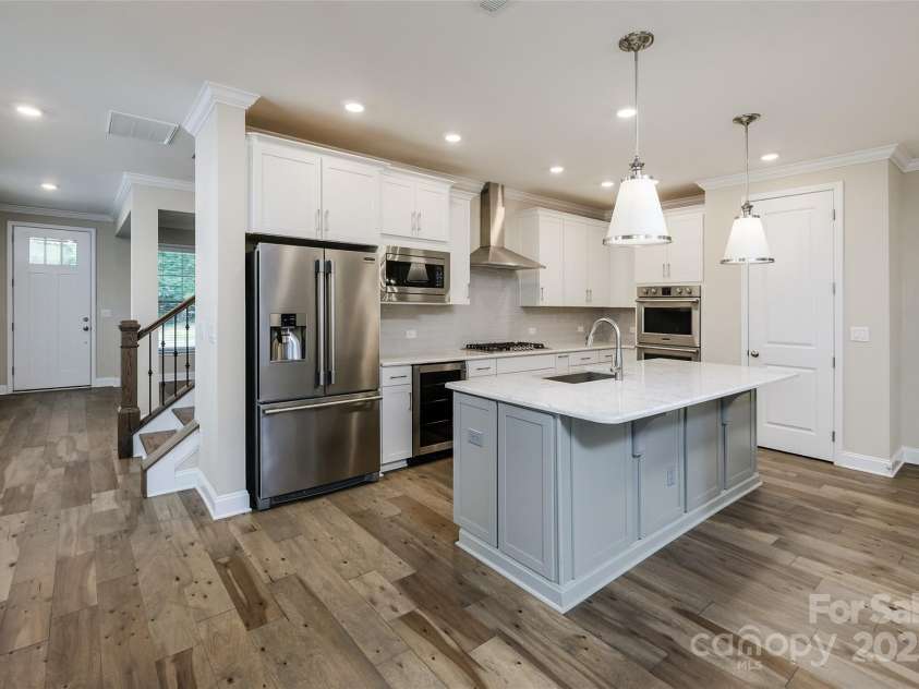 707 Marion Drive, Matthews, NC 28105.  MLS# CAR4276790, YatesRealty ID 23339. 