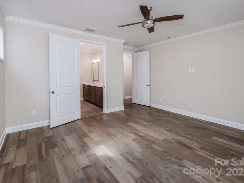 707 Marion Drive, Matthews, NC 28105.  MLS# CAR4276790, YatesRealty ID 23339. 