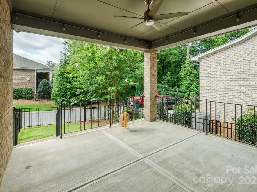 707 Marion Drive, Matthews, NC 28105.  MLS# CAR4276790, YatesRealty ID 23339. 