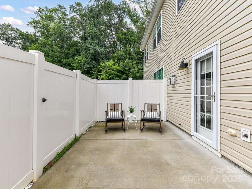 7325 Overmountain Drive, Rock Hill, SC 29732.  MLS# CAR4260121, YatesRealty ID 23340. 