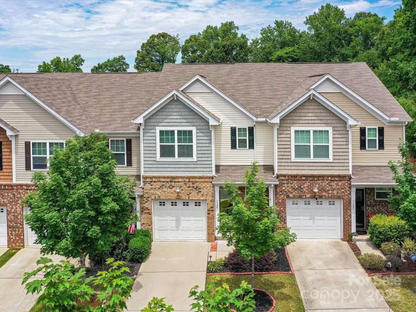 7325 Overmountain Drive, Rock Hill, SC 29732.  MLS# CAR4260121, YatesRealty ID 23340. 