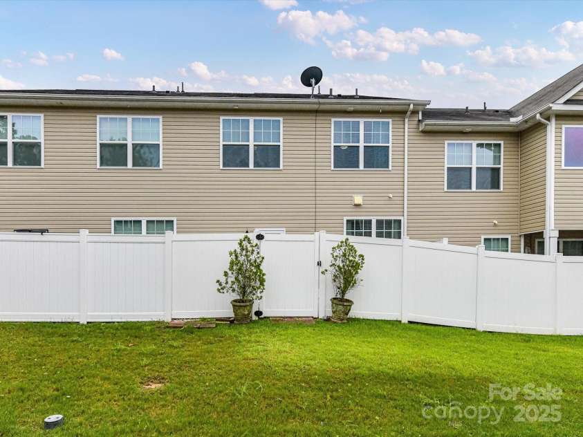 7325 Overmountain Drive, Rock Hill, SC 29732.  MLS# CAR4260121, YatesRealty ID 23340. 