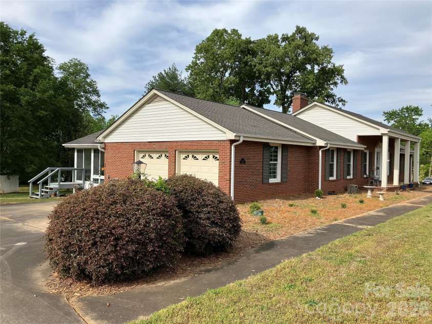 151 Lincoln Road, Forest City, NC 28043.  MLS# CAR4372275, YatesRealty ID 23341. West/garages