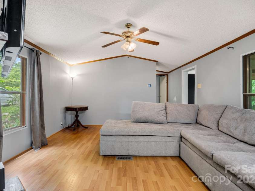 6 Kims Court, Clyde, NC 28721.  MLS# CAR4273004, YatesRealty ID 23341. 