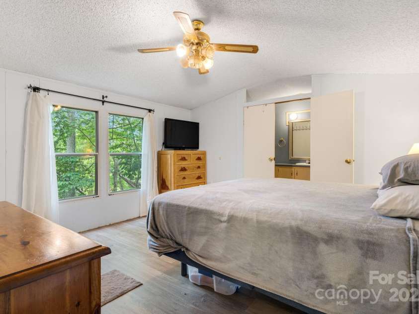 6 Kims Court, Clyde, NC 28721.  MLS# CAR4273004, YatesRealty ID 23341. 