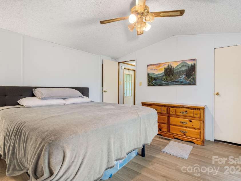 6 Kims Court, Clyde, NC 28721.  MLS# CAR4273004, YatesRealty ID 23341. 