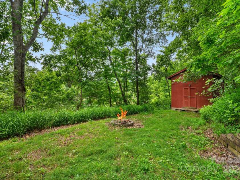 6 Kims Court, Clyde, NC 28721.  MLS# CAR4273004, YatesRealty ID 23341. 