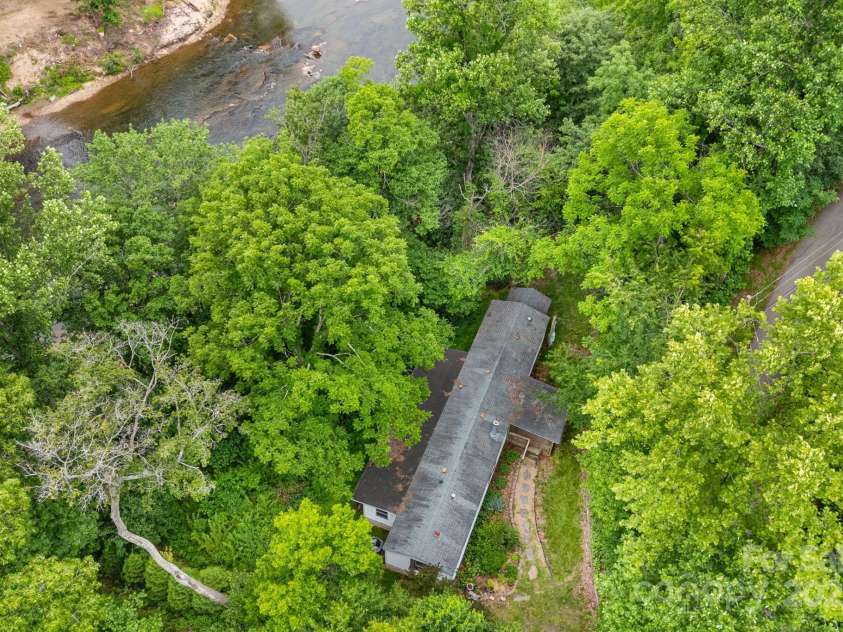 6 Kims Court, Clyde, NC 28721.  MLS# CAR4273004, YatesRealty ID 23341. 