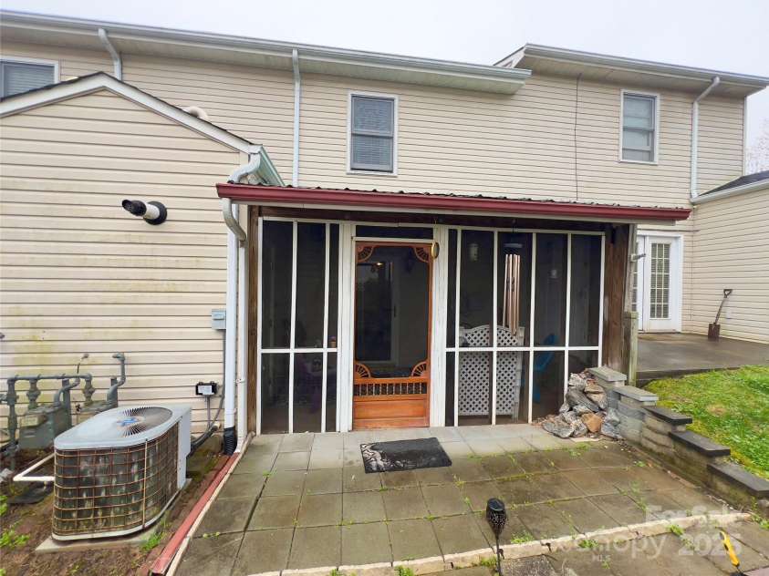 1217 Camelot Court, Lenoir, NC 28645.  MLS# CAR4241147, YatesRealty ID 23343. 