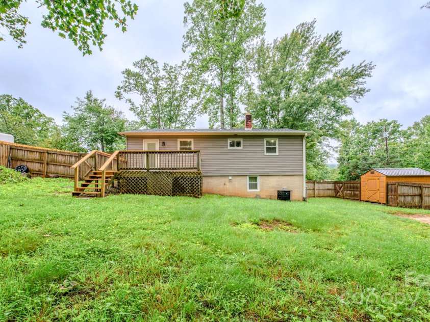 109 Chapman Drive, Asheville, NC 28805.  MLS# CAR4263997, YatesRealty ID 23345. 