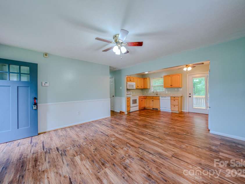 109 Chapman Drive, Asheville, NC 28805.  MLS# CAR4263997, YatesRealty ID 23345. 