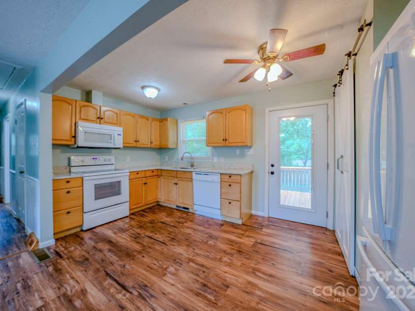 109 Chapman Drive, Asheville, NC 28805.  MLS# CAR4263997, YatesRealty ID 23345. 