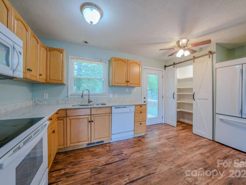 109 Chapman Drive, Asheville, NC 28805.  MLS# CAR4263997, YatesRealty ID 23345. 