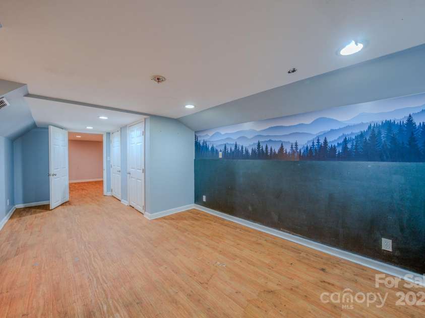 109 Chapman Drive, Asheville, NC 28805.  MLS# CAR4263997, YatesRealty ID 23345. 