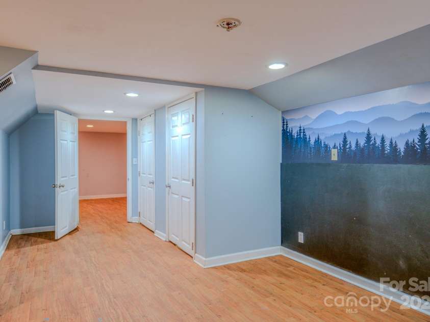 109 Chapman Drive, Asheville, NC 28805.  MLS# CAR4263997, YatesRealty ID 23345. 