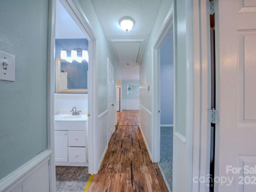 109 Chapman Drive, Asheville, NC 28805.  MLS# CAR4263997, YatesRealty ID 23345. 