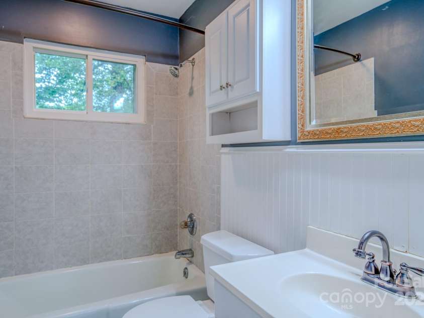 109 Chapman Drive, Asheville, NC 28805.  MLS# CAR4263997, YatesRealty ID 23345. 