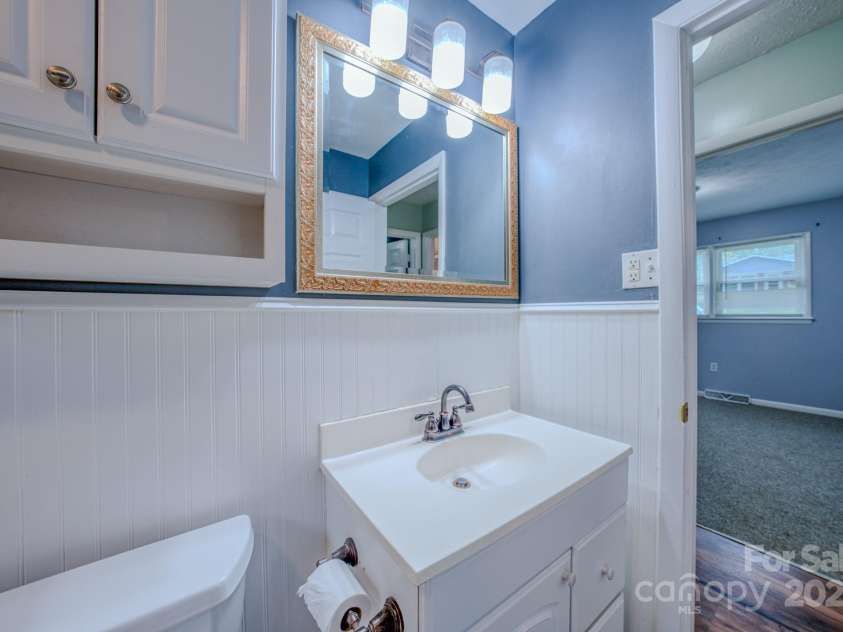 109 Chapman Drive, Asheville, NC 28805.  MLS# CAR4263997, YatesRealty ID 23345. 