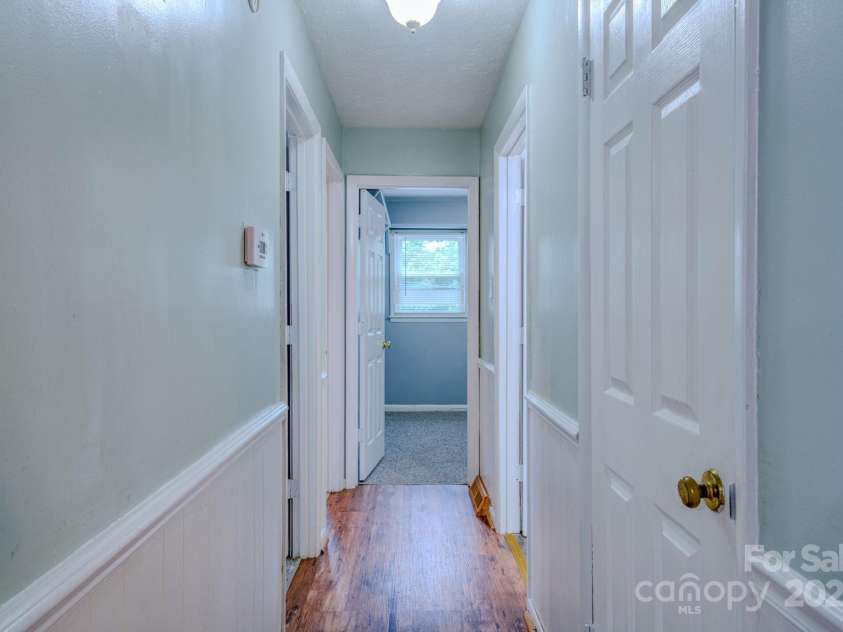 109 Chapman Drive, Asheville, NC 28805.  MLS# CAR4263997, YatesRealty ID 23345. 