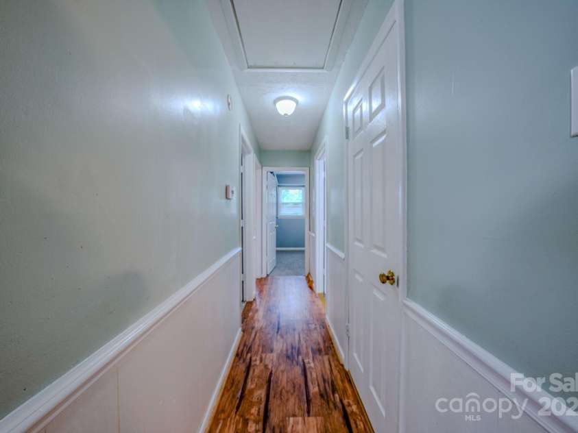 109 Chapman Drive, Asheville, NC 28805.  MLS# CAR4263997, YatesRealty ID 23345. 