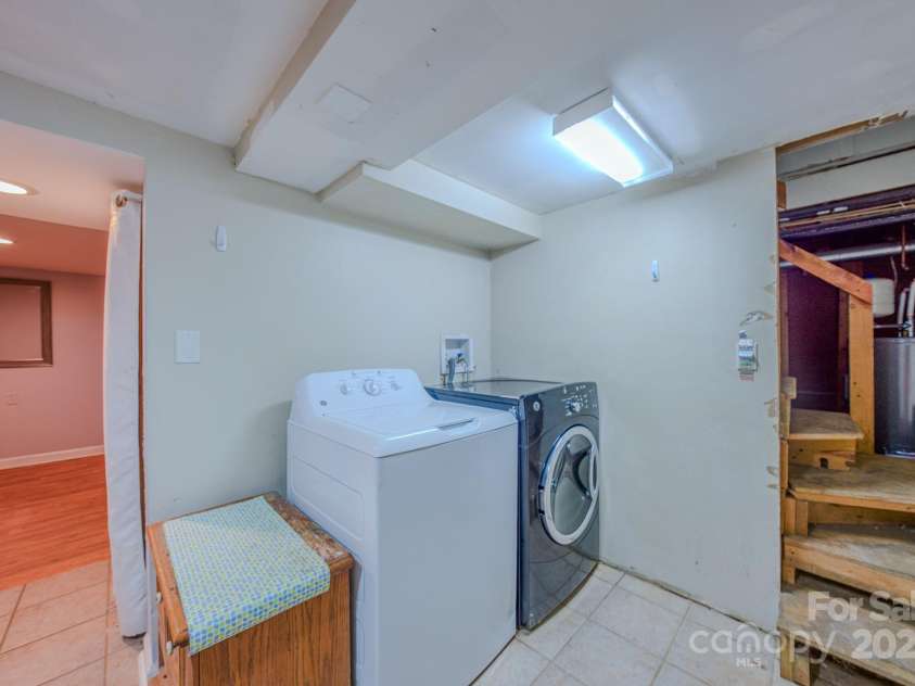 109 Chapman Drive, Asheville, NC 28805.  MLS# CAR4263997, YatesRealty ID 23345. 